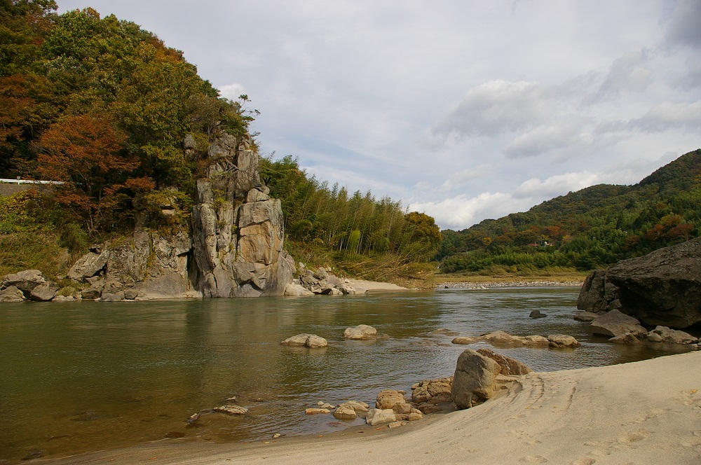 猿跳岩の画像